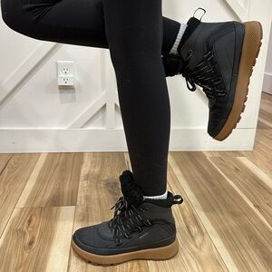 Columbia Women's Black and Brown Winter Boots